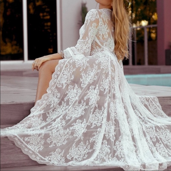 October Love Accessories - Exquisite white lace coverup 🌸🌺